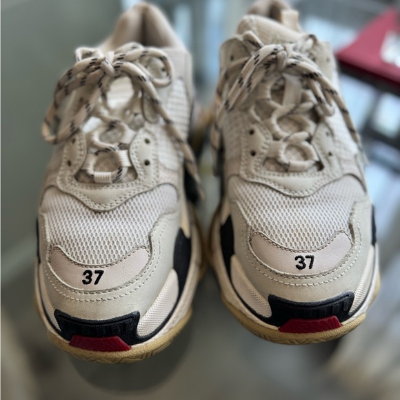 Balenciaga Women's Cream Sneakers - Picture 5 of 5